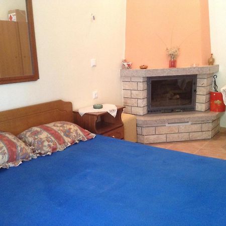 Πανδοχείο Λίμνης Πλαστήρα Hotel Kastanéa Eksteriør billede