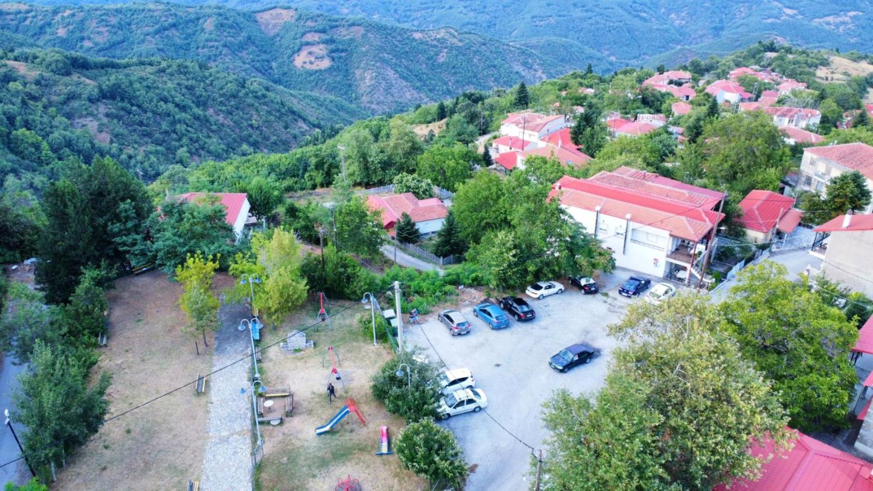 Πανδοχείο Λίμνης Πλαστήρα Hotel Kastanéa Eksteriør billede