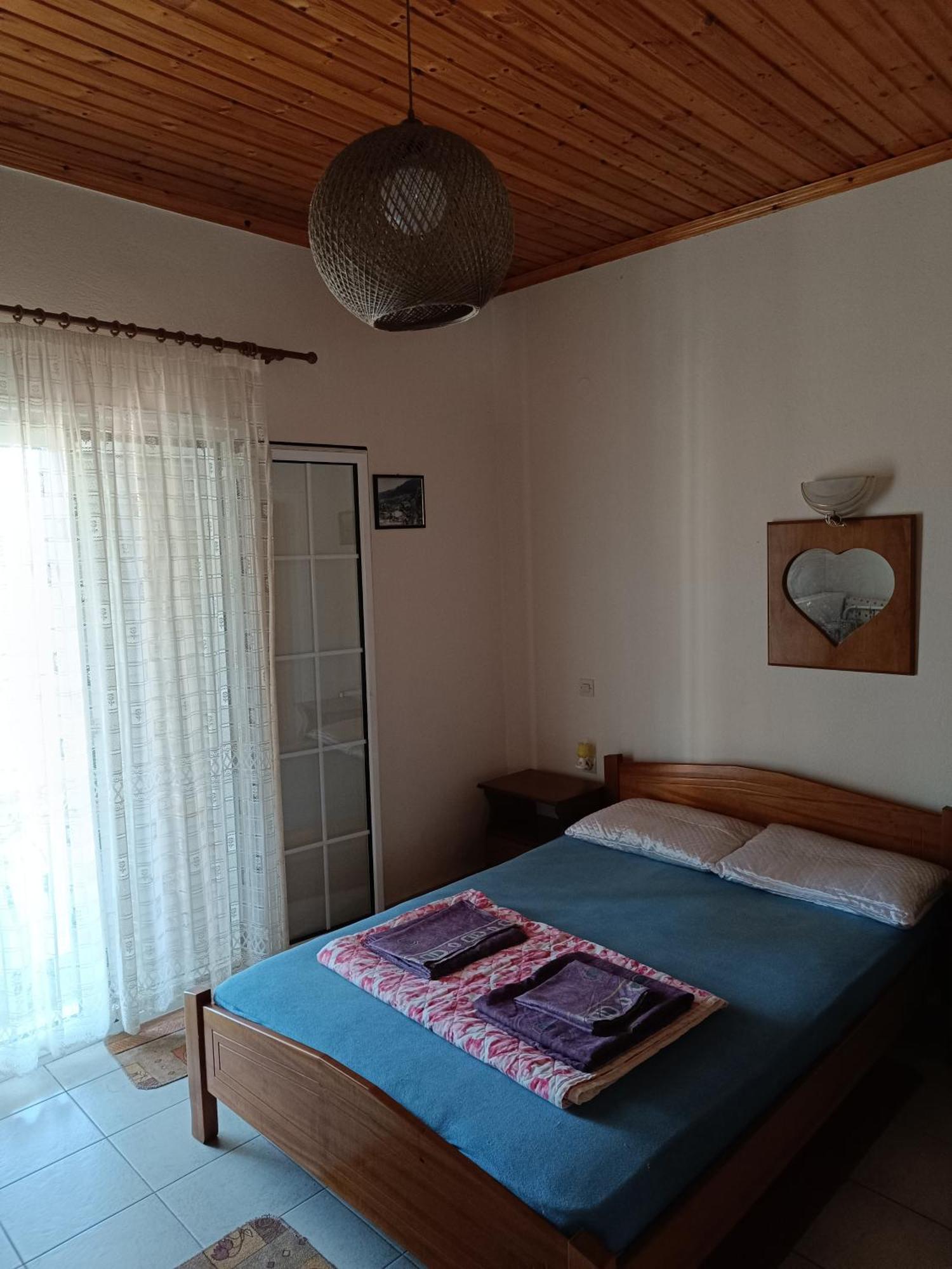 Πανδοχείο Λίμνης Πλαστήρα Hotel Kastanéa Eksteriør billede